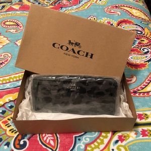 Coach Slim Accordion Zip Wallet - Leopard F87721